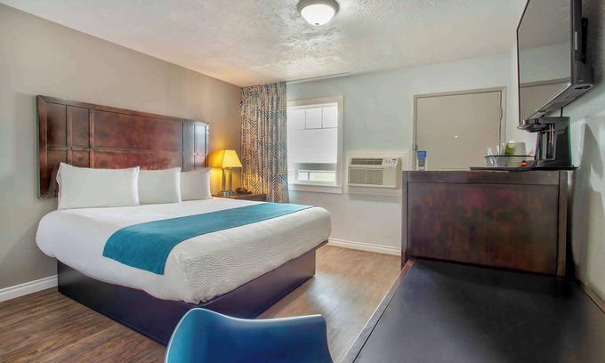 Albany Hotel | Studio 6 Suites Albany, OR