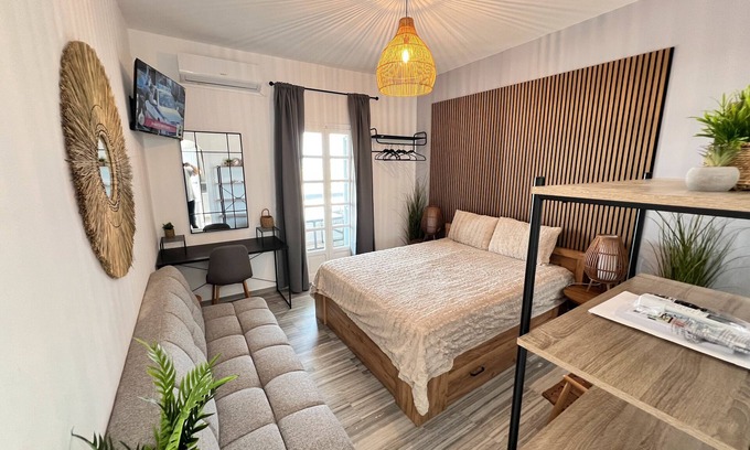 Paros Apartment | Studio 'Aeolian Blu 3' with Sea View, Wi-Fi and Air Conditioning