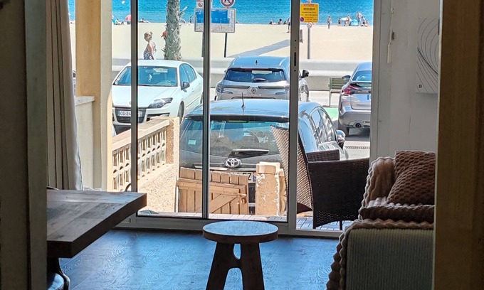 Port-la-Nouvelle Apartment | Studio apartment on the seafront