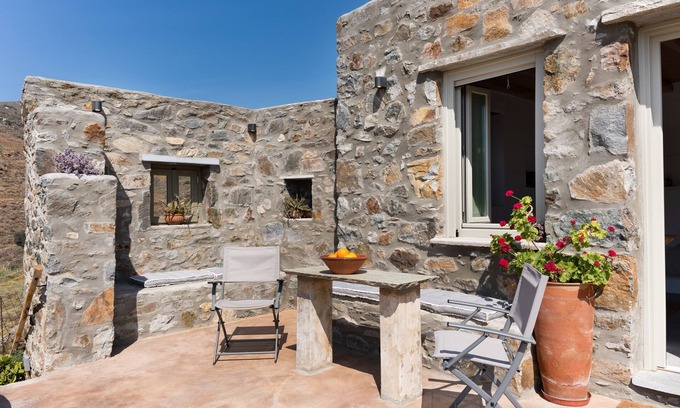 Serifos Apartment | Studio Apartment 'Little North' with Sea View, Private Garden and Air Conditioning