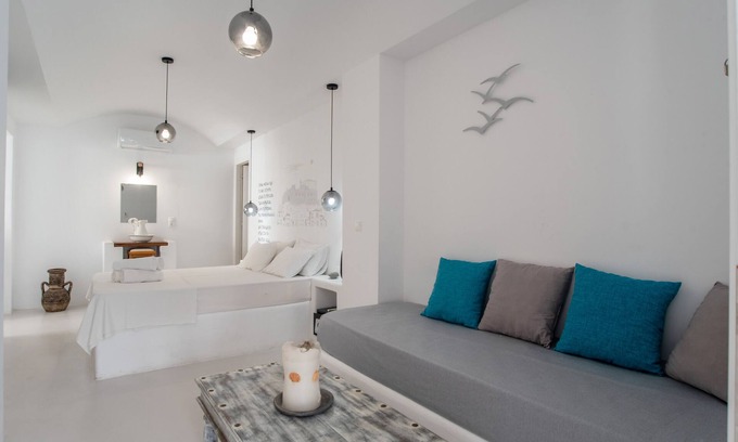 Old Town Naxos Apartment | Studio Apartment 'Helmos Cozy' with Wi-Fi and Air Conditioning