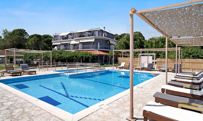 Pidima Kyras Apartment | Studio Apartment 'Iguana 10' with Shared Pool, Wi-Fi and Air Conditioning