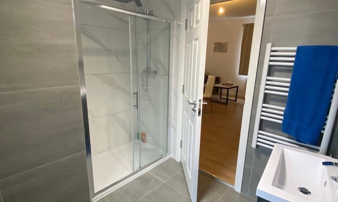 Walpole Apartment | Studio apartment in Ealing F5