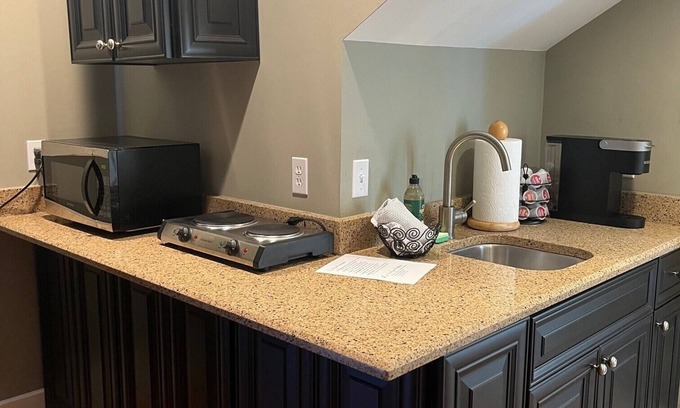 Tallahassee Apartment | Studio Apartment in the heart of Midtown- great for Legislative Session!