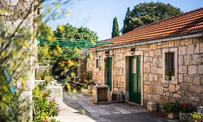 Zrnovo Apartment | Studio apartment in Žrnovo with Terrace, Air condition, WIFI (3709-1)