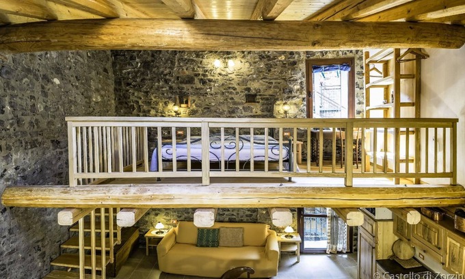 Zorzino Other | Studio apartment with mezzanine in a historic building in Zorzino