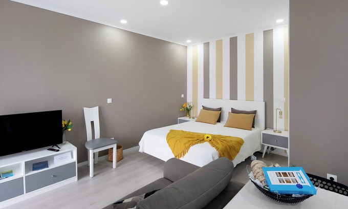Ribeira Grande Apartment | Studio Apartment '58' with Sea View, Wi-Fi and Air Conditioning