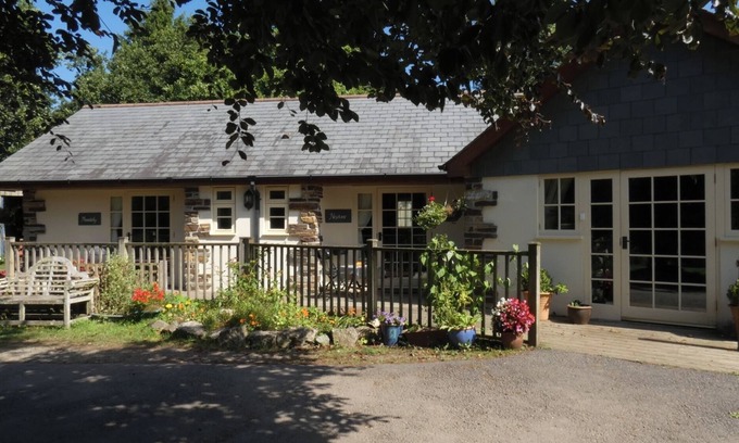 Looe Apartment | Studio Apartment set far from the madding crowd