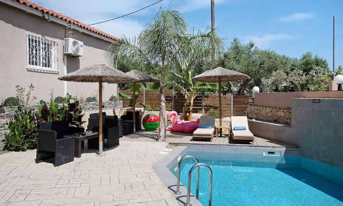 Alikanas Apartment | Studio Apartment "Villa Dionysia S2" close to the Beach with Shared Pool & Wi-Fi