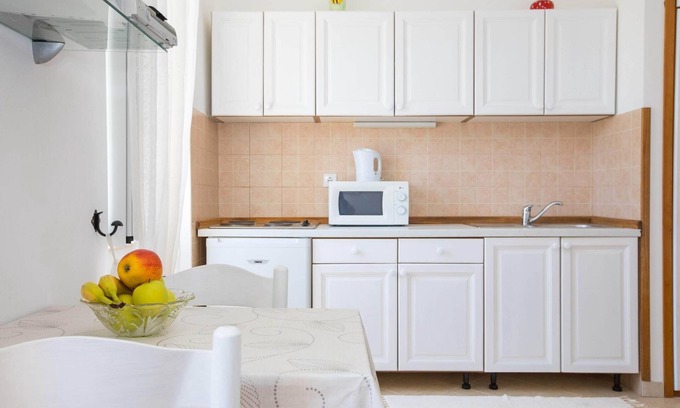 Molunat Apartment | Studio apartment with sea view