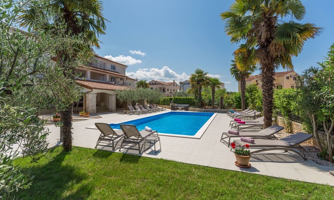 Mali Maj Apartment | Studio app, pool, garden with barbecue, sun loungers, close to the beach