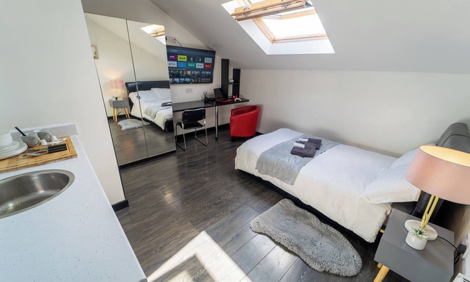 Selly Oak Apartment | Studio available close to Queen Elizabeth Hospital