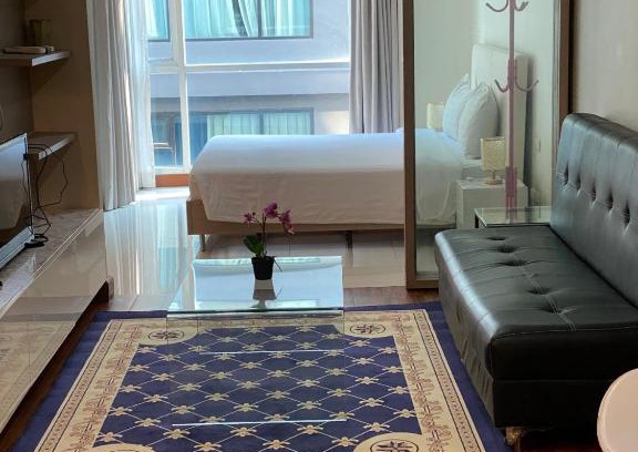 Nana Apartment | Studio Bedroom with Kitchen