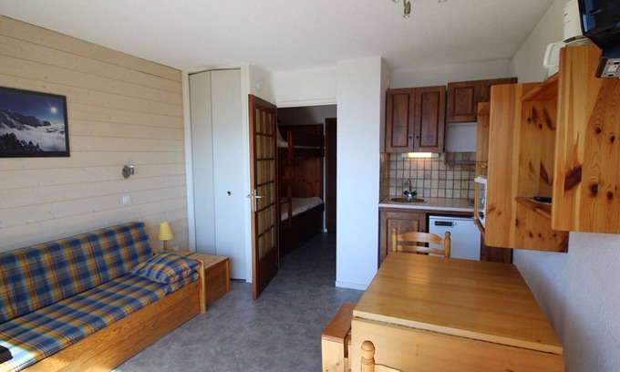 Auris Apartment | Studio cabin for 3 on the slopes with balcony in Auris en Oisans