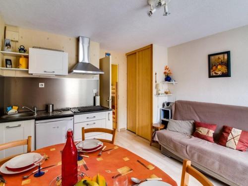 Esquieze-Sere Apartment | Studio cabine à Esquièze-Sère pour 6 avec balcon, vue montagne et parking - FR-1-402-34