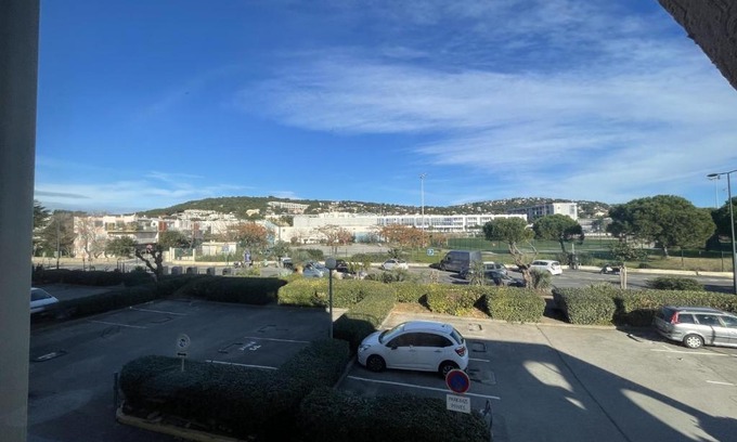 Sete Apartment | Studio cabine avec loggia vitrée, à 100m de la plage, proche commerces et activités à Sète - FR-1-338-492