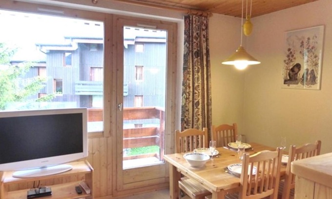 Meribel-Mottaret Apartment | Studio cabine pour 4 à Méribel Mottaret, balcon sud, proche pistes et commerces - FR-1-411-473