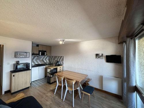 Auris Apartment | Studio cabine rénové 4 pers, à 150m des pistes - Auris en Oisans - FR-1-297-6