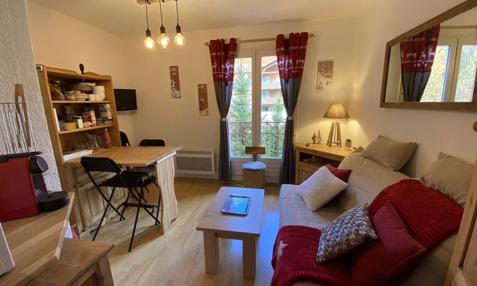 Allos Apartment | STUDIO CENTER RESORT LA FOUX D'ALLOS SLEEPS 4 MOUNTAIN CHALET ATMOSPHERE