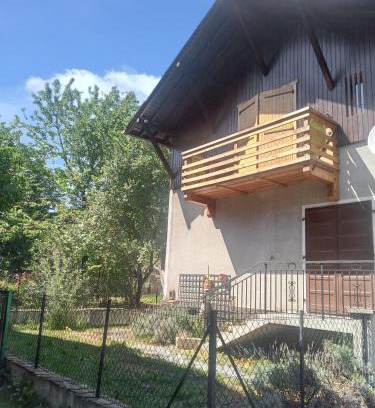Taninges Apartment | Studio confortable à Taninges, 25 m² avec vue sur jardin