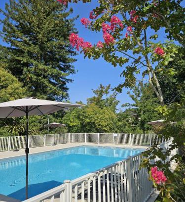La Celle-sous-Gouzon Apartment | Studio cosy avec terrasse dans résidence avec piscine, proche thermes et centre ville