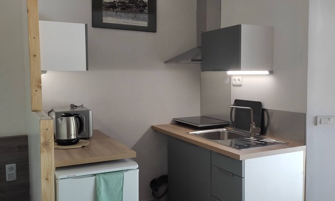 Valaurie Apartment | Studio Dans un Village Médiéval de la Drôme Provençale