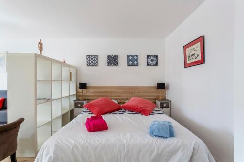 Sainte-Foy-les-Lyon Apartment | Studio du Maréchal