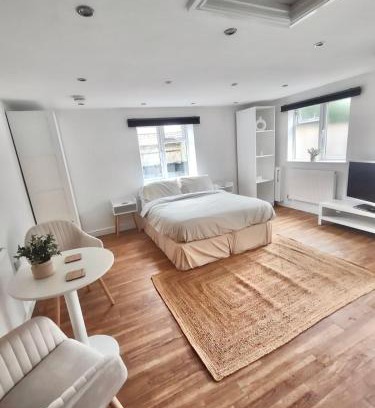 Worthing House | Studio flat