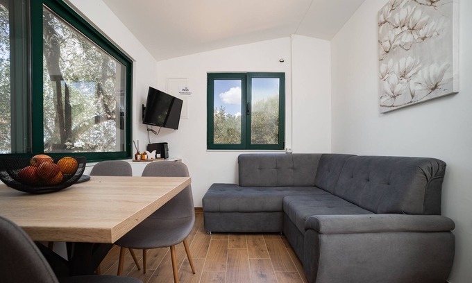 Municipality of Murter Apartment | Studio flat near beach Cove Modrave, Šibenik (AS-20191-a)