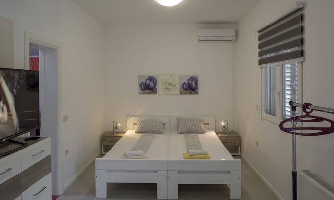 Zuljana Apartment | Studio flat with air-conditioning Žuljana, Pelješac (AS-4573-b)