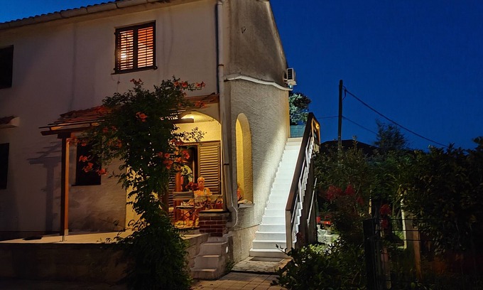 Batalaza Apartment | Studio flat with air-conditioning Ugljan (AS-15613-a)