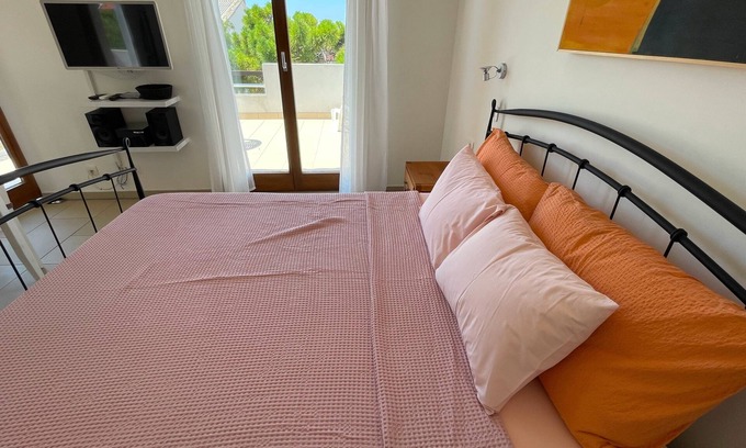 Povljana Apartment | Studio flat with terrace and sea view Povljana, Pag (AS-21144-a)