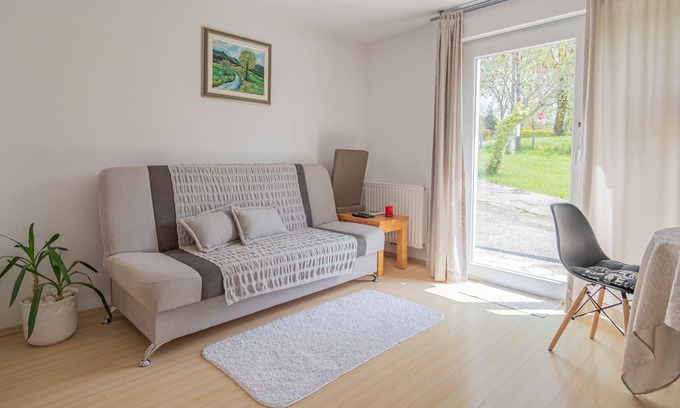 Lipovaca Dreznicka Apartment | Studio flat with terrace Lipovača, Plitvice (AS-19450-a)