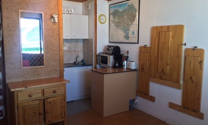 Arette Apartment | Studio for 4, 9th floor, near slopes, ski locker