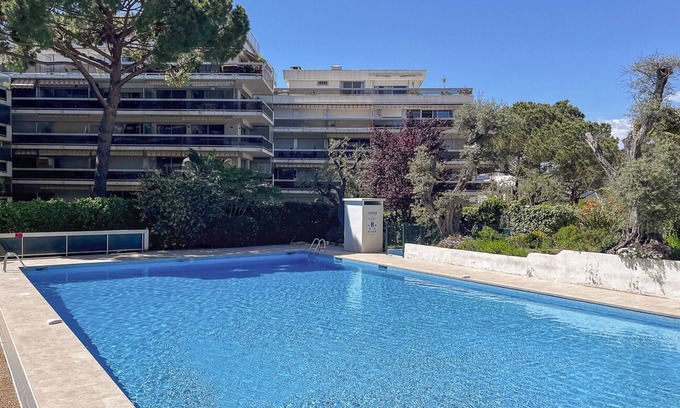 Juan-les-Pins Apartment | Studio for 4 people, fully equipped, luxury residence, summer swimming pool, all on foot