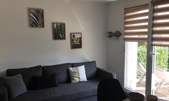 Merville-Franceville-Plage Apartment | Studio Front de Mer avec Terrasse et Accès Direct Plage à Merville-Franceville - FR-1-487-329