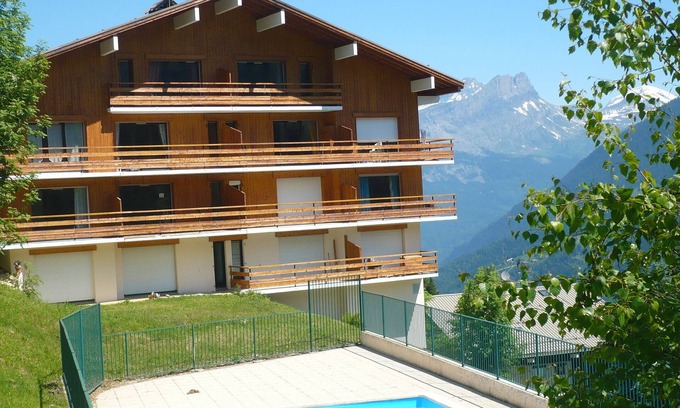 Saint-Gervais-les-Bains Apartment | Studio cabin facing Mont Blanc