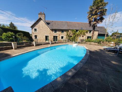 Saint-Quentin-sur-le-Homme House | STUDIO PRIVATIF ET SA PISCINE AUX AGAPANTHES DE CROMEL - Le Mont Saint-Michel
