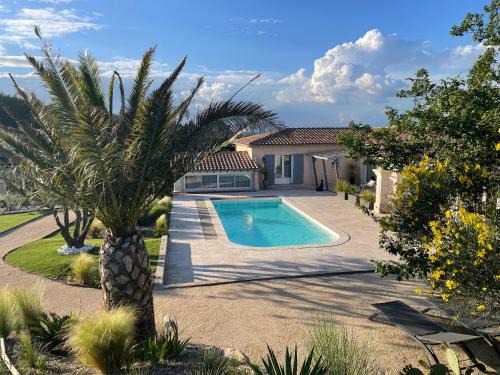 Saint-Saturnin-les-Avignon House | Studio le soleil couchant