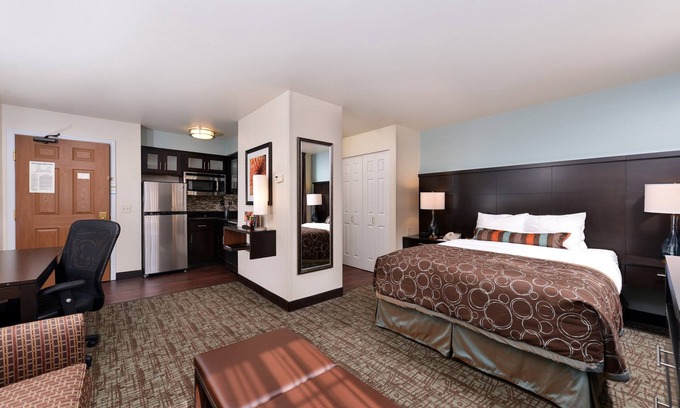 Sioux Falls Apartment | Studio | Free Breakfast + Indoor Pool + Hot Tub