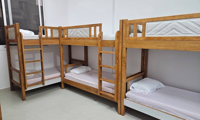 Bur Dubai Apartment | Studio hostel with all amenities in Dubai prime location. 250m to metro station.