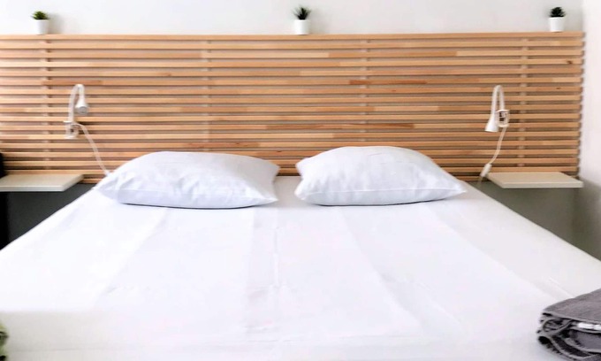 Saint Genes Apartment | Studio in chic neighborhoods (number 1)