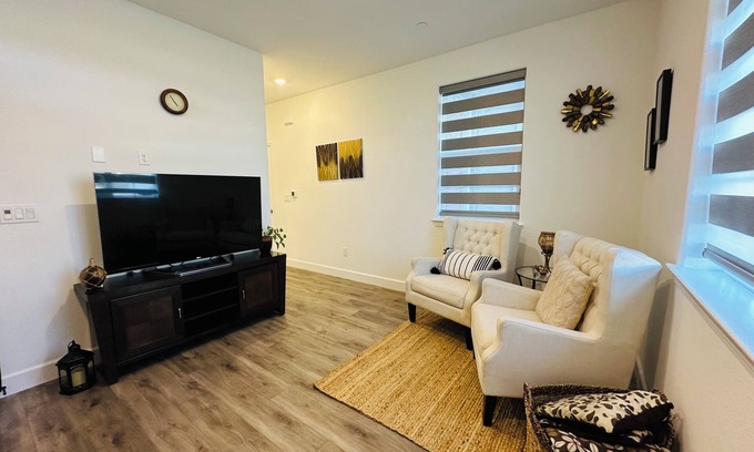 Folsom Apartment | Studio in Folsom near Intel with breakfast and free parking.