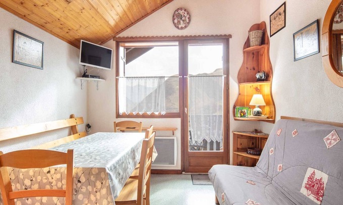 Saint-Sorlin-d'Arves Apartment | Studio in Saint-Sorlin near Ski Slopes