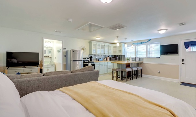 Avondale Apartment | Studio in Historic Avondale: Walkable Paradise!