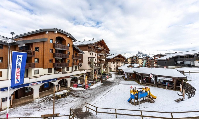 Les Esserts Apartment | Studio in Morillon near Ski Slopes & Lac Bleu