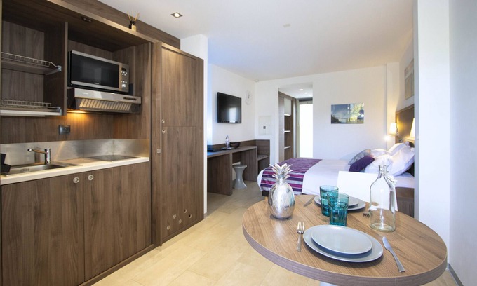 Saint-Cyr-sur-Mer Apartment | Studio Lecques. Idéal for your holidays/pro stays