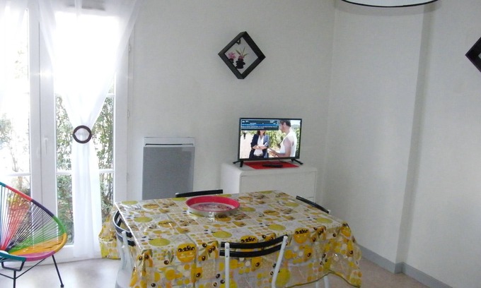 La Rochelle Apartment | Studio Les Minimes 2 people and 1 child