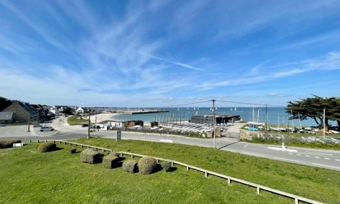 Quiberon Apartment | Studio mezzanine à Quiberon - 4 pers, 2 balcons, parking, animaux acceptés - FR-1-478-67