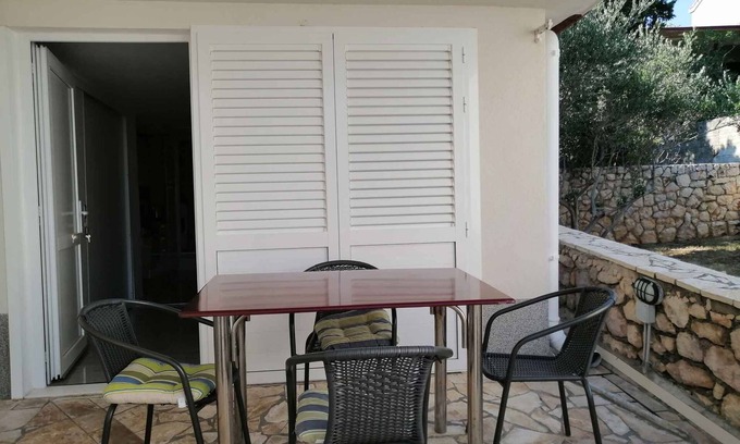 Vinjerac Apartment | Studio mit Klimaanlage und Terrasse